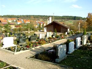 Friedhof mit Aussegnungshalle in Ansbach